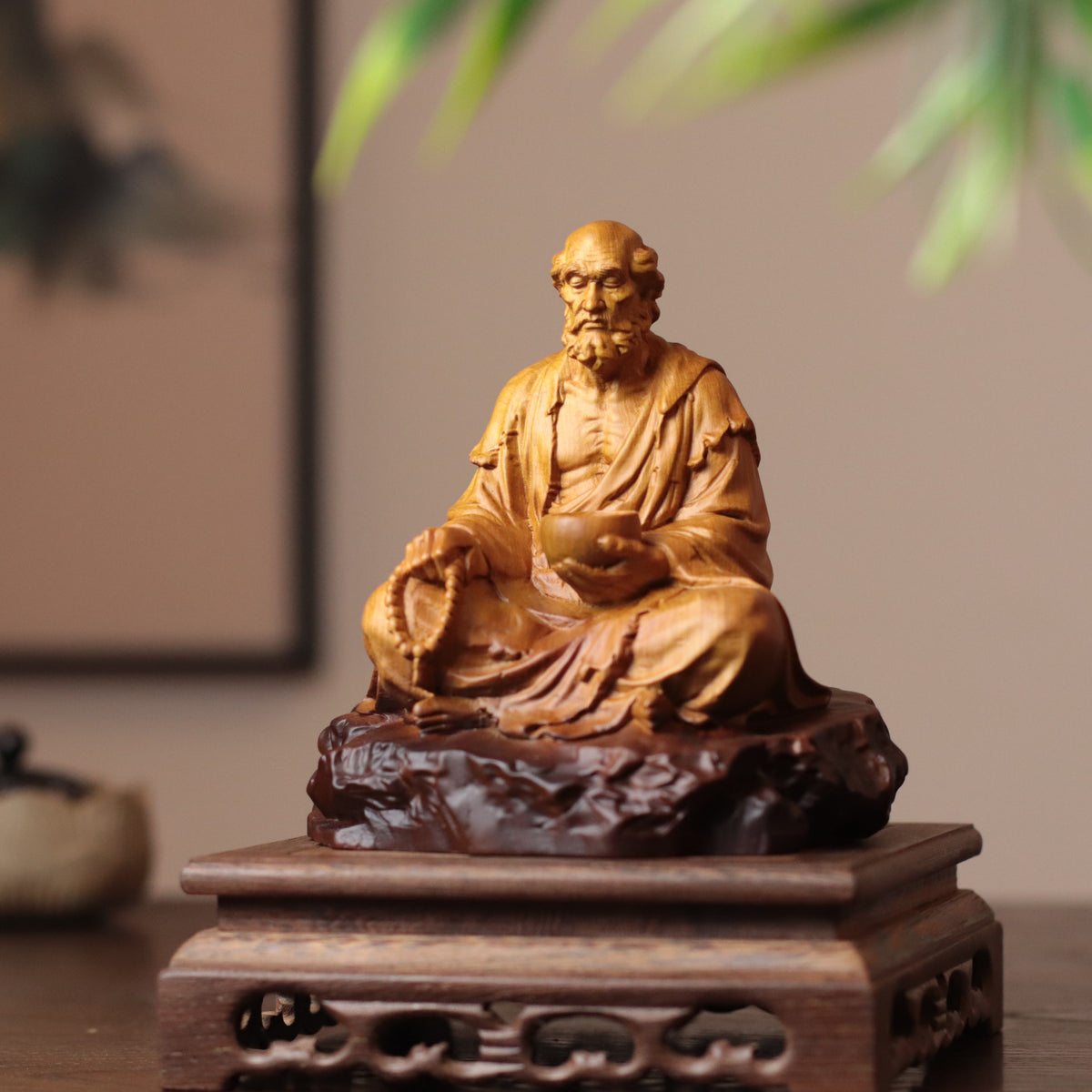 Bodhidharma Statue - Cypress Wood, Alms Bowl & Mala – additional view 2