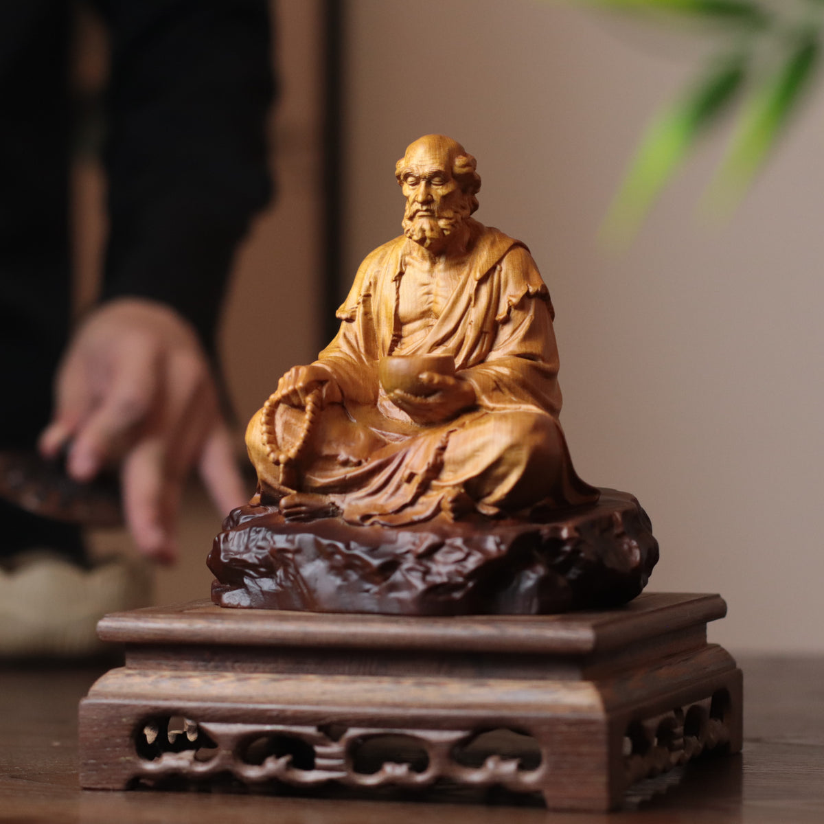 Bodhidharma Statue - Cypress Wood, Alms Bowl & Mala – additional view 4