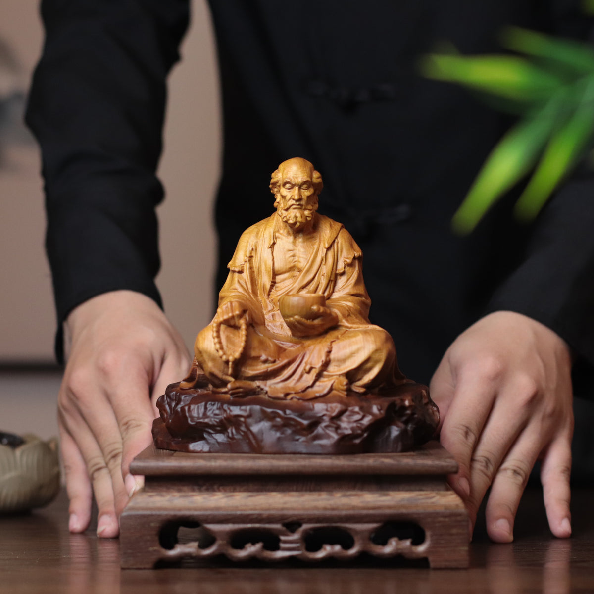 Bodhidharma Statue - Cypress Wood, Alms Bowl & Mala – additional view 5